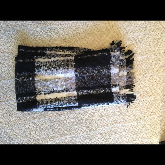 Warm Banana Republic Scarf - Picture 1 of 2